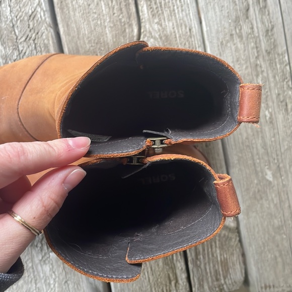 Sorel Weather Resistant Boots - Picture 5 of 8